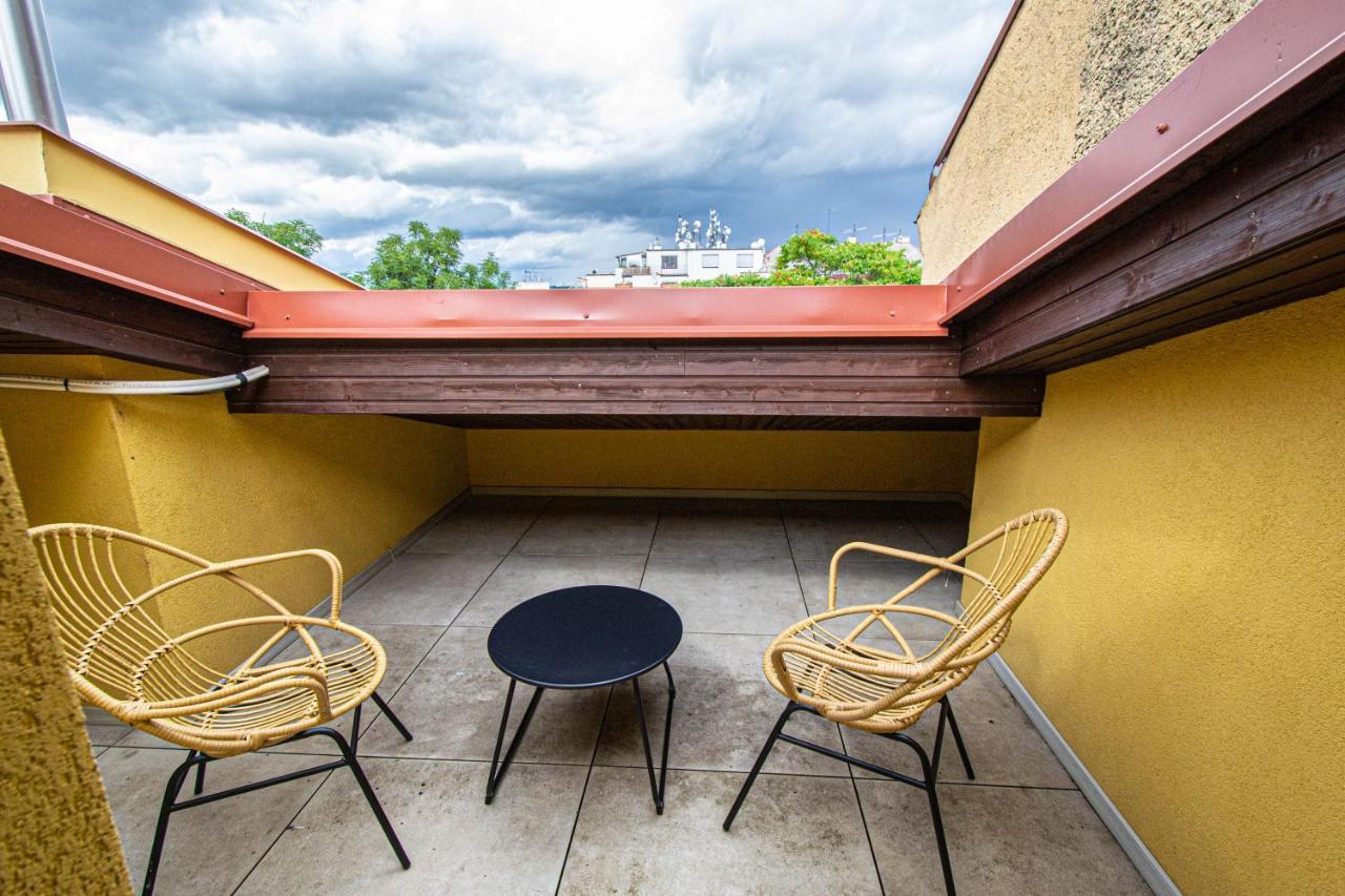 Quite Loft With Balcony And 3 Air Conditioners Prague Exterior photo